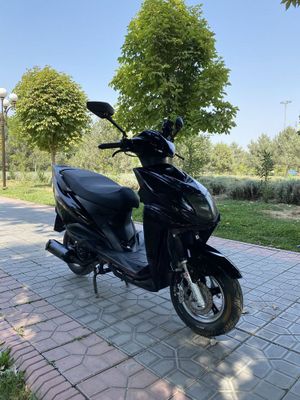 Scooter black 150 cc