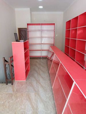 yangi ishlatilmagan mebel 8m ga 6m oynasi bilan sotiladi narxi 7.0so'm