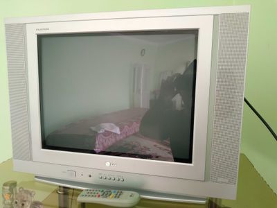 LG televizor, holati yangi