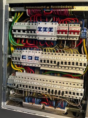 Uyingizda elektrik ishlari boʻyicha nma mommo boʻlsa bartaraf qlamiz.
