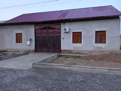 Hovli sotiladi 4 sotik kadastri bor svet gaz suv, WiFi bor