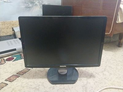 Kampyuter, DVD, klaviatura va ikkita monitor srochna sotiladi
