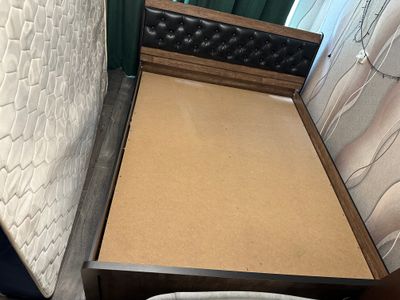 Двухспальная кровать