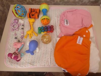 детские игрушки и пельёнки