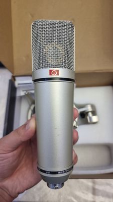 Studiyniy mikrafon U87