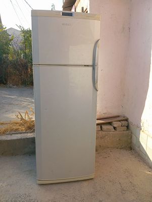 Срочно продаю холодильник beko