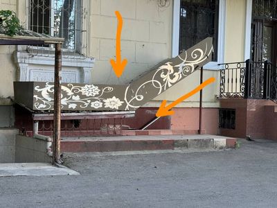 Подвальное помещение вдоль дороги в Центре