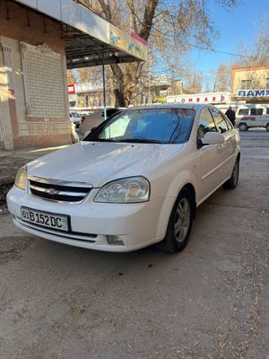 Ласетти сотилади