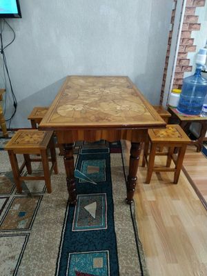 Стол кухонный и 4 табурета , дерево натуральное, ручная работа