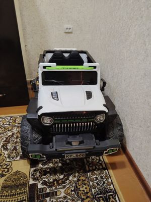 Машина для детей новая