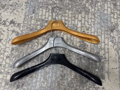 Продам вешалки пластмассовые
