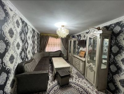 Трёхкомнатная квартира сдаётся первый этаж район Московский с остановк