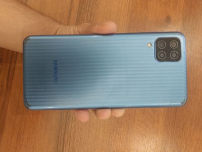 Samsung M 12 srochna sotiladi