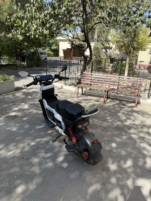 skuter sotiladi holati zor 1 oy minilgan