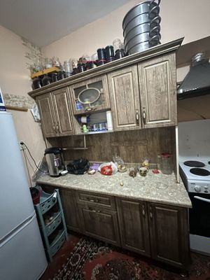 Срочно Продам почти новую кухинный мебель