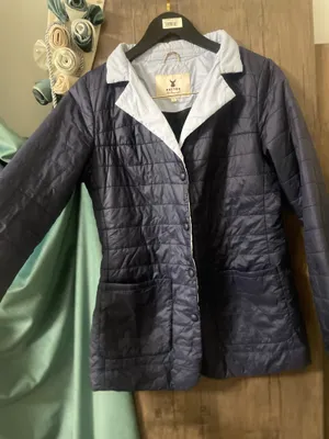 Yengil kurtka Brend Button