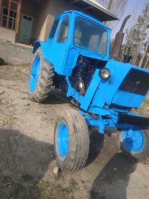 Traktor YUMZ holati o'rtacha,hamma uskunalari bor,svarkasi ham