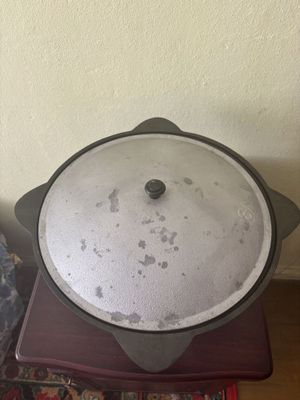 Продам чугуный казан 8 литров с крышкой.