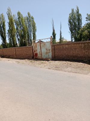 Uchastka sotiladi