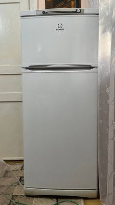Продается холодильник indesit