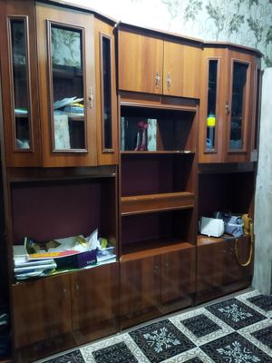 Стэнка.5 к,исмдан иборат.2 та к,исми кийм учун 3та к,исми чинни ва бо