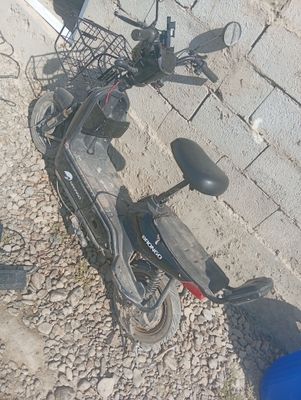 sukuter sotiladi. holati juda alo nari 2 milon yan