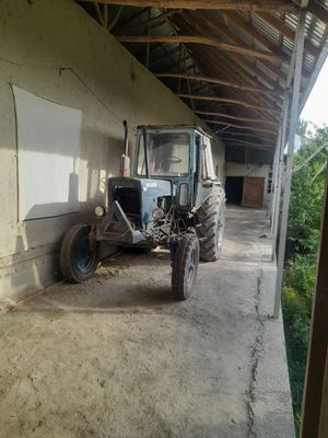 Mtz 80 traktori sotiladi