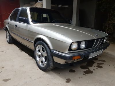 Bmw e30 sotiladi