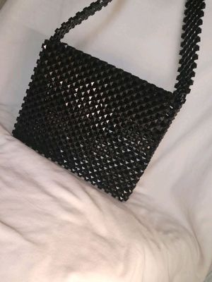 Чёрная сумка из бусин.