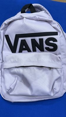 Рюкзак VANS. Оригинал. Новый. Цвет как цветок светлой сирени.