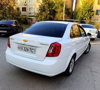 Lacetti 1.6 avtomat sotiladi