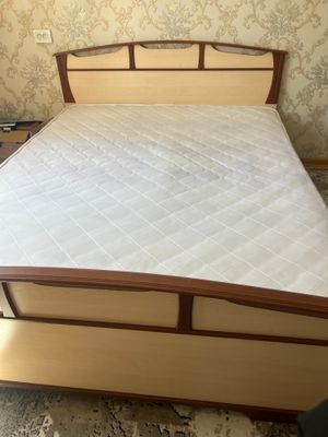 Splaniy sotiladi. Matrasi bilan. 1million 600ming