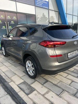 Hundai Tucson salondan o’zimiz haydab chiqanmiz bir qo’l kraska tozza