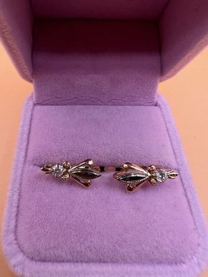 Продам золотые серьги.
