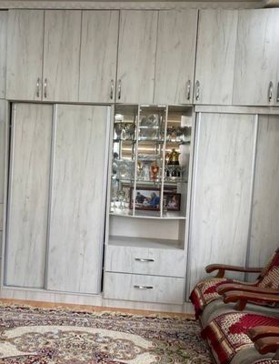 Mebel sotiladi srochno shkaf va divan