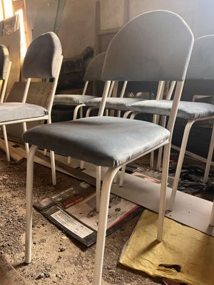 Стул сотилади 12 дона
