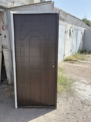 Продам дверь в хорошем состоянии