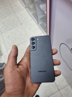 Samsung S22 5G.