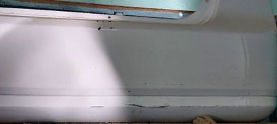 Jentra orqa bumper sal qirilgan