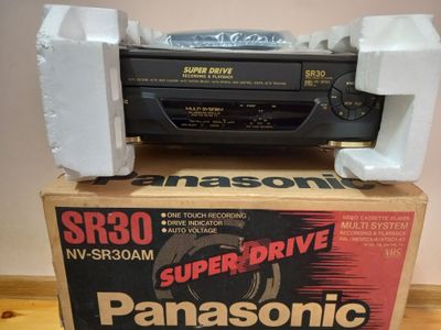 Продаетса видиомагнитафон Panasonic в отличном состояние