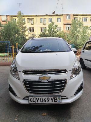 Продается белый SPARK 2011 автомат каробка