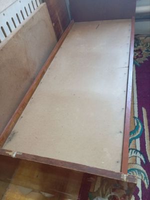 Divan satiladi eki divan 200 ming