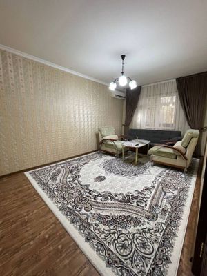 Задается дом на дружбе за рестораном сой