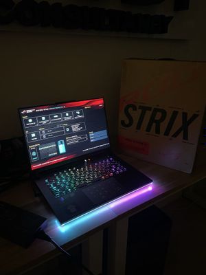 Asus ROG STRIX i9, 4060, 240 HZ, 2TB SSD, 32GB RAM