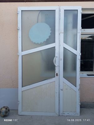 Иккитали ешик сотилади