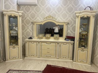 Продоется мебел пинал камот