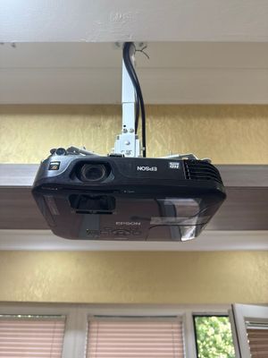 Проектор Epson и экран