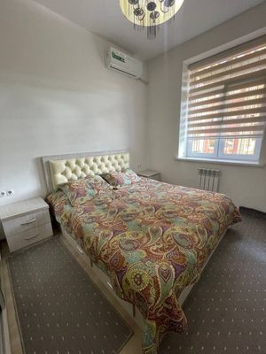 2 xonali kvartiraga zudlik bilan bitta qiz kerak