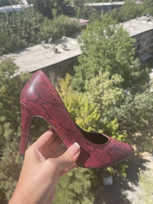 Шикарные туфли под змеиную кожу