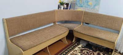 Продается уголок со столом